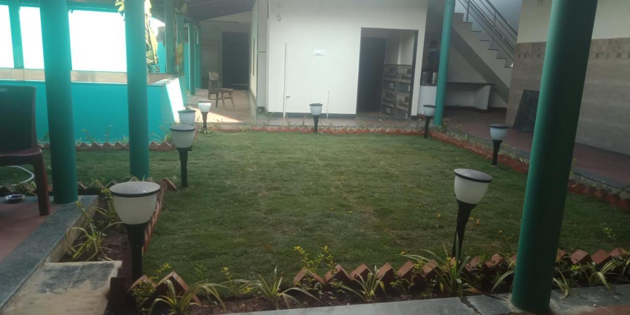 M G Residency Hotel Chikmagalur Luaran gambar