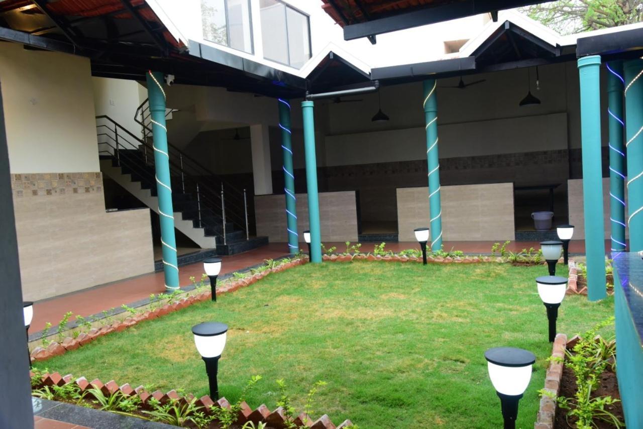 M G Residency Hotel Chikmagalur Luaran gambar